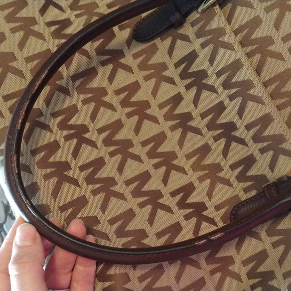 Michael Kors Bag - Picture 8 of 9